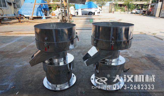 不銹鋼涂料振動篩是一種比較受用戶歡迎的產(chǎn)品之一，主要優(yōu)勢耐酸堿，不生銹，使用壽命長。