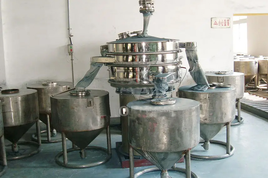 振蕩篩主要特點：換網容易，全封閉模式粉末不飛揚，可連續(xù)作業(yè)
